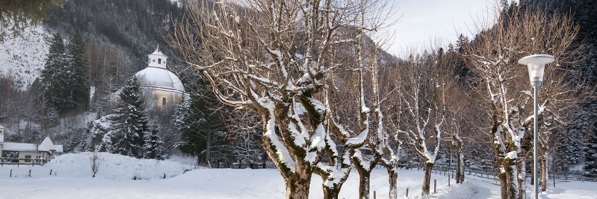 Winterwandern an der Kaiserin Elisabeth Promenade in Bad Gastein nach Böckstein