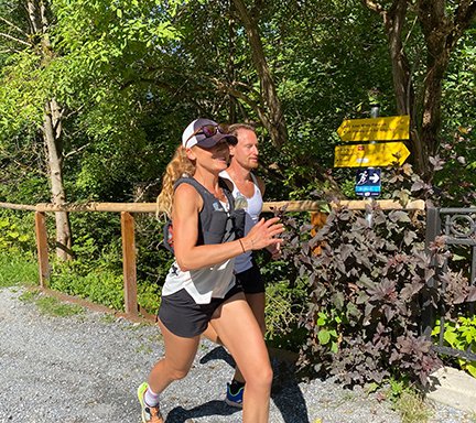 Trailrunning Läuferin und Läufer am Poserhöhe Trail