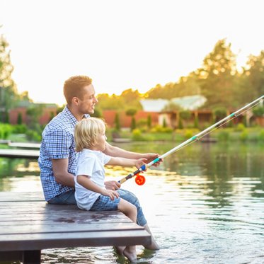 Vater und Sohn beim Fischen in den Gasteiner Seen