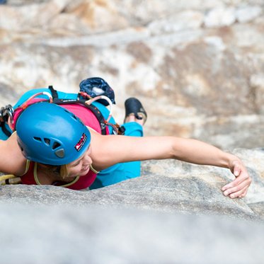 Kletterer auf einer Wand im Gasteinertal