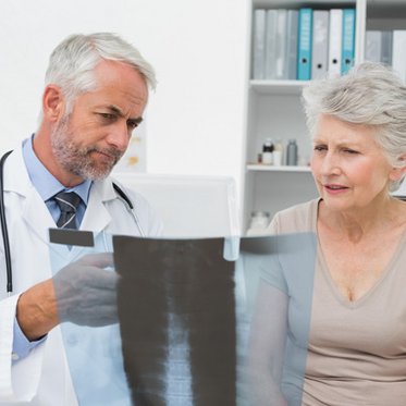 Besprechung der Röntgenaufnahmen bei unseren Ärzten
