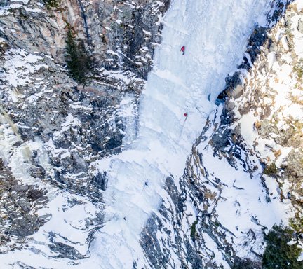 Eiskletterer am Eisfall im Gasteinertal