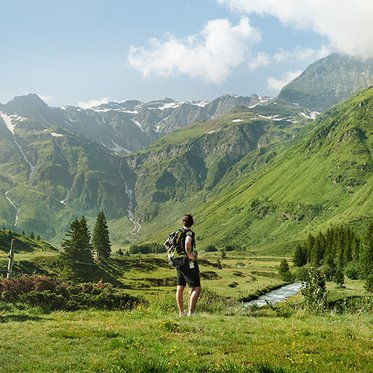 Wanderer in Sportgastein auf der Alm