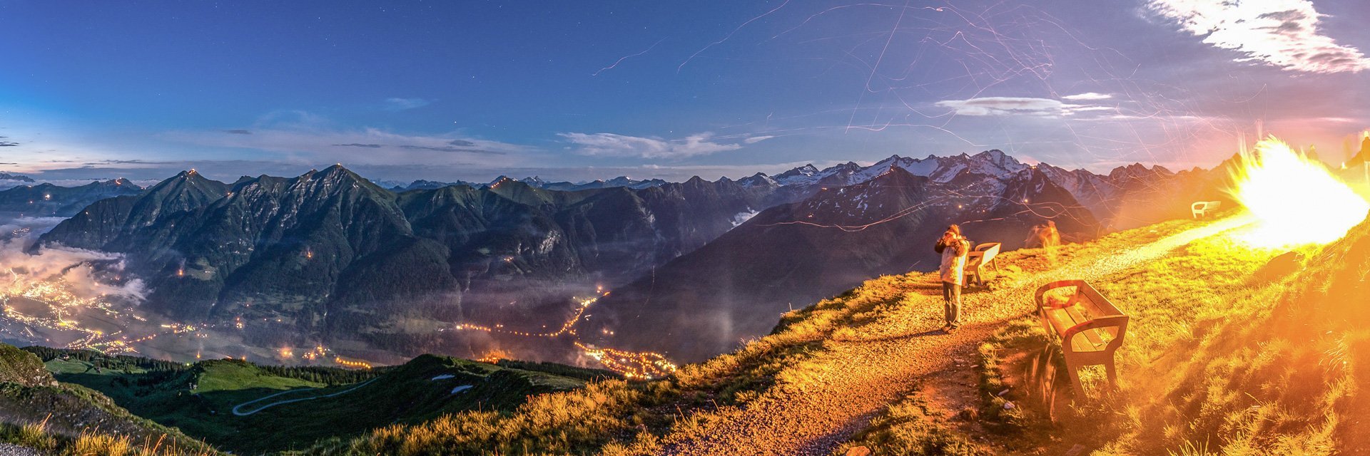 Sonnenwendfeuer auf dem Berg in Gastein