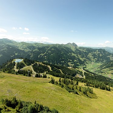 Bergpanorama im Gasteinertal mit Almwiesen und Alpenlandschaft im Salzburger Land