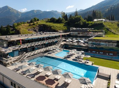 Felsentherme Sommer Übersichtsfoto von oben WEB (C
