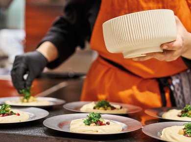 Webformat-restaurant-auntie-heidi-food-behind-the-